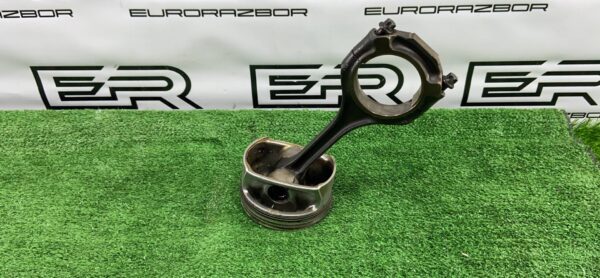 Поршень Mercedes W212 M272 3.5