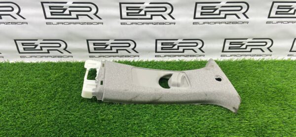 Обшивка средней стойки правая Hyundai Santa Fe TM