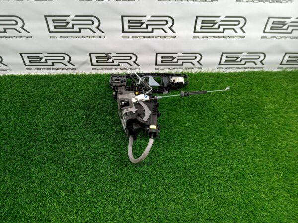 Замок передней левой двери Mercedes С W205