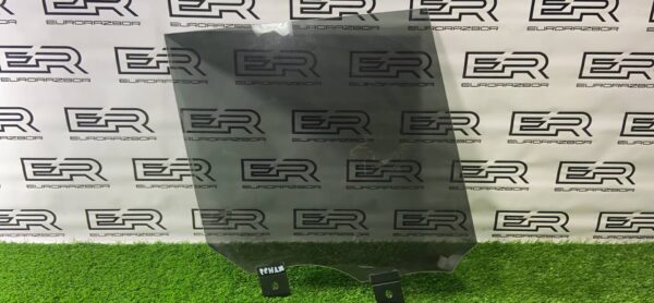 Стекло заднее правое Range Rover L405