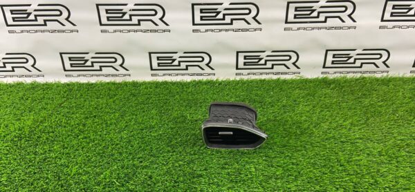 Дефлектор обдува салона левый Hyundai Santa Fe TM