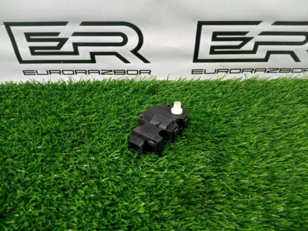 Моторчик заслонки печки Jaguar F Pace Velar