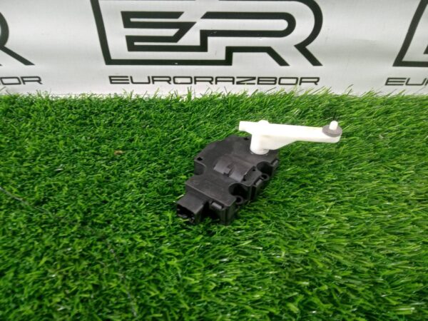 Моторчик заслонки печки Jaguar F Pace Velar