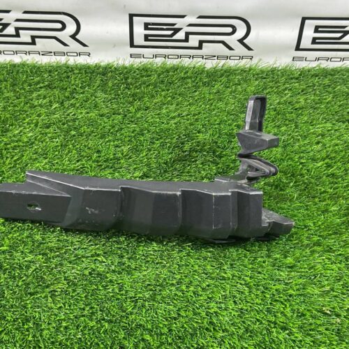 Кронштейн заднего бампера правый Jaguar F Pace x761