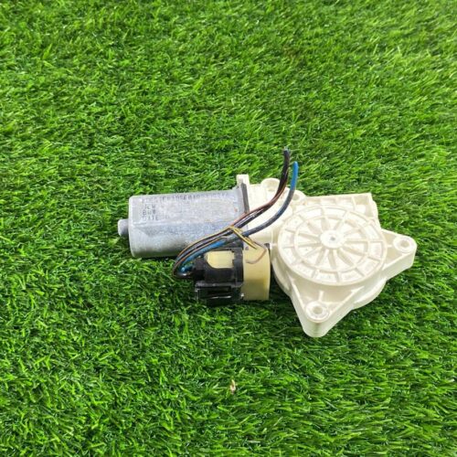 Моторчик стеклоподъемника правый BMW F06