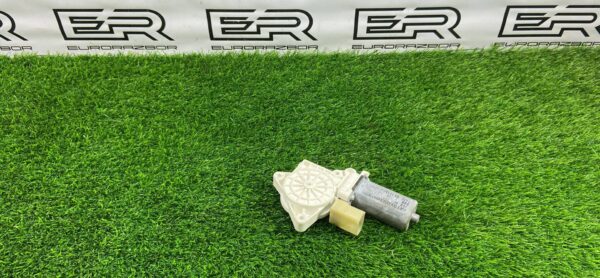 Моторчик стеклоподъемника левый BMW F06