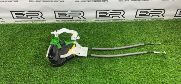 Замок передний правый Kia Sorento