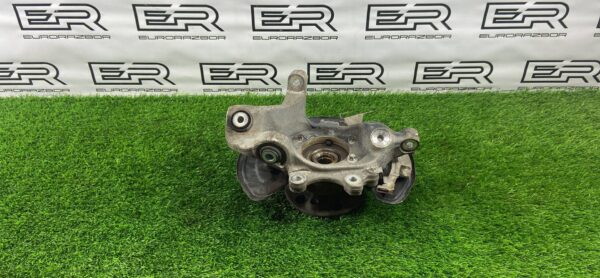 Кулак задний правый Mercedes W205 W213 X253