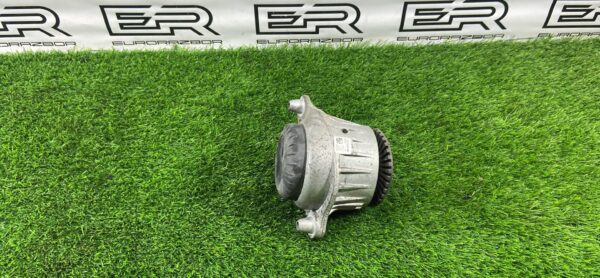 Подушка двигателя правая Mercedes W213 A2132402500