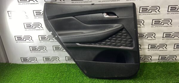 Обшивка двери задняя левая Hyundai Santa Fe TM