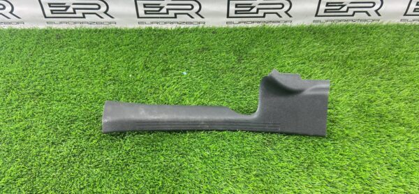 Накладка внутренняя на порог задняя левая