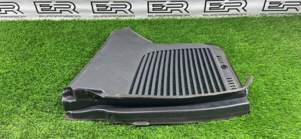 Уголок жабо правый для Mercedes Benz GLC Класс X25