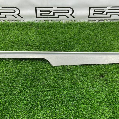 Накладка двери передняя правая Macan GTS 95B