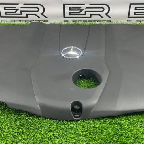 Декоративная крышка двигателя Om651 Mercedes