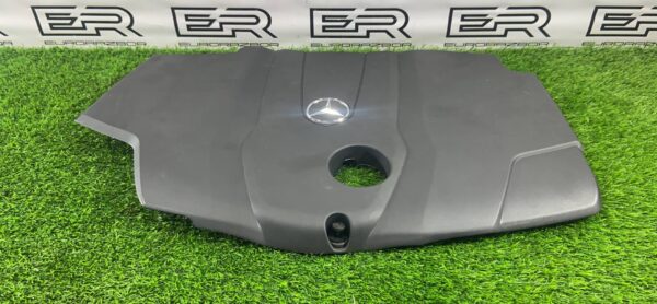 Декоративная крышка двигателя Om651 Mercedes