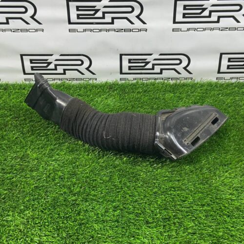 Патрубок воздушного фильтра правый Mercedes E