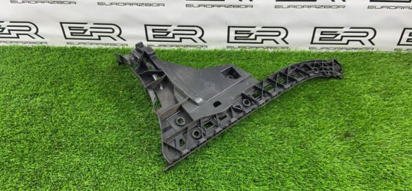 Крепление бампера Mercedes E