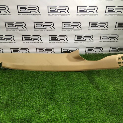 Обшивка правой стойки Porsche Macan 95B