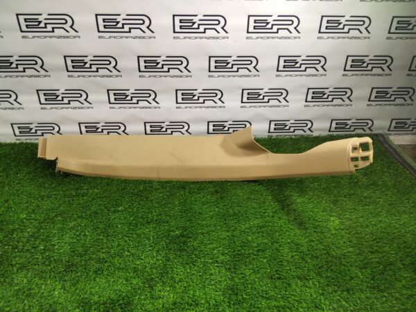 Обшивка правой стойки Porsche Macan 95B