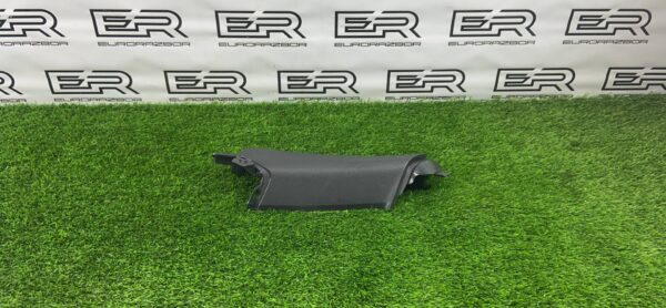 Обшивка правой стойки Porsche Macan 95B
