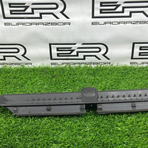 Дефлектор воздушный в торпедо Hyundai Santa Fe