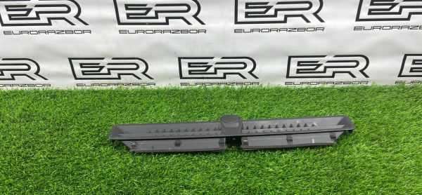 Дефлектор воздушный в торпедо Hyundai Santa Fe