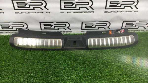 Накладка замка багажника Kia Stinger 1 CK