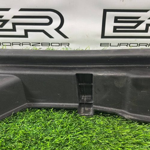 Накладка моторного отсека правая Kia Stinger