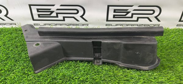 Накладка моторного отсека правая Kia Stinger