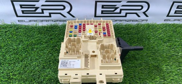 Блок предохранителей салонный Kia Stinger