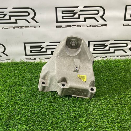 Кронштейн двигателя правый Kia Stinger