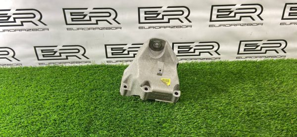 Кронштейн двигателя правый Kia Stinger