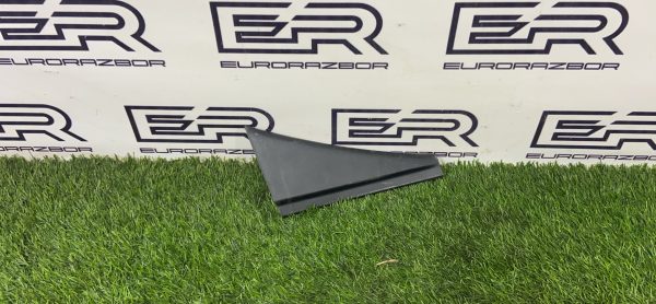 Накладка двери задней правой Toyota Hilux 8 Рест