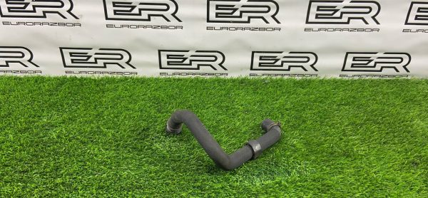 Патрубок охлаждения Mercedes GLC 63 M177