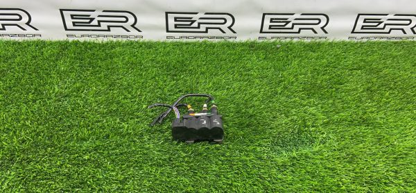 Блок клапанов передней пневмоподвески Land Rover R