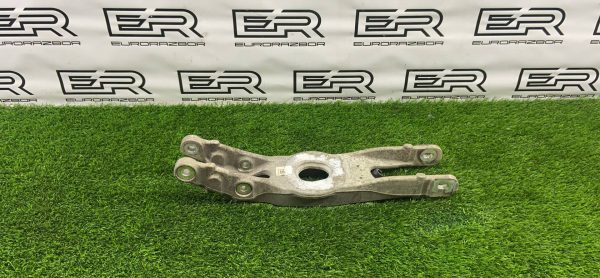 Кулак передний правый Mercedes GLC 63 AMG