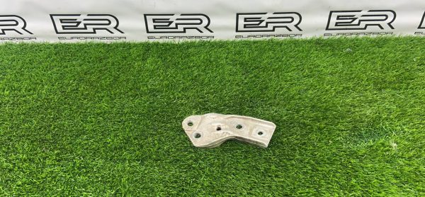 Кронштейн передний правый Mercedes Benz GL