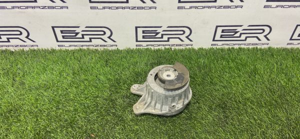 Подушка крепления двигателя передняя правая Mercedes E W213/S213