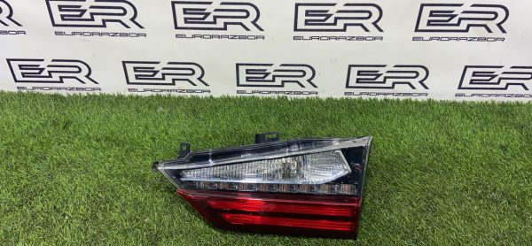 Фонарь крышки багажника правый Lexus RX