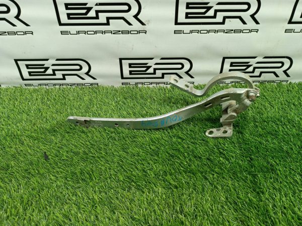 Петля крышки багажника левая Volkswagen Touareg