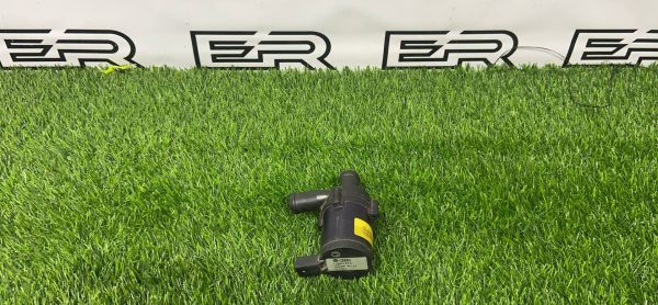 Насос водяной дополнительный (помпа) Volkswagen