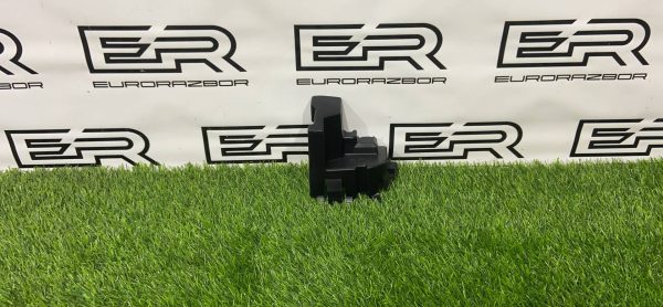 Кожух замка багажника в Mercedes CLS W218 рест