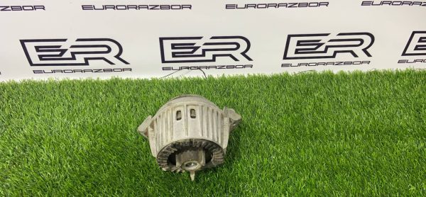 Подушка двигателя Mercedes Benz Cls Class W218