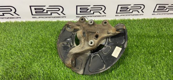 Кулак передний левый Mercedes w212 W218