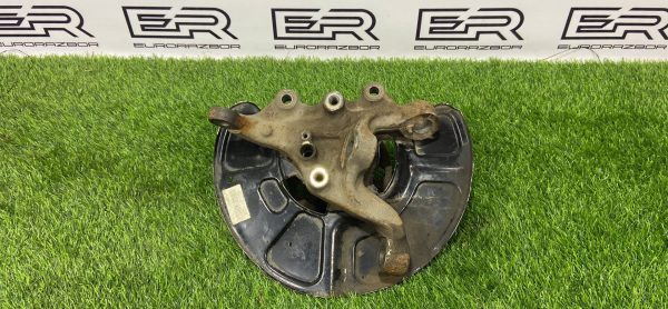 Кулак передний правый Mercedes w212 W218