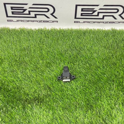 Датчик удара передний правый Volvo XC60