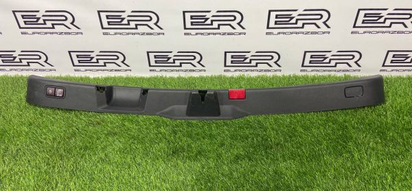 Обшивка крышки багажника Mercedes Benz GLS X166