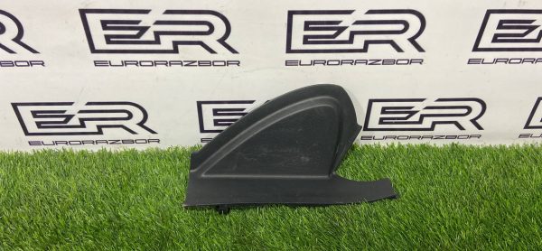 Декоративная накладка торпеды передняя правая Mercedes X253