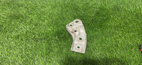 Кронштейн передний правый Mercedes Benz GLC X253