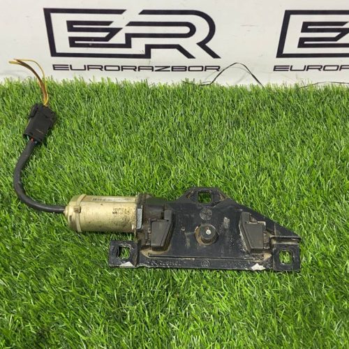 Доводчик крышки багажника BMW 7 Series E65